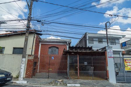 Casa à venda com 185m², 4 quartos e 2 vagas Casa à venda com 185m², 4 quartos e 2 vagasFachada