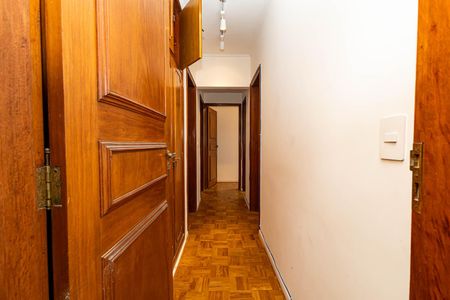 Apartamento à venda com 315m², 4 quartos e 2 vagas Apartamento à venda com 315m², 4 quartos e 2 vagasCorredor