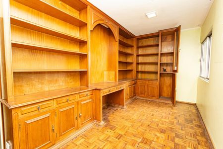 Apartamento à venda com 315m², 4 quartos e 2 vagas Apartamento à venda com 315m², 4 quartos e 2 vagasEscritório