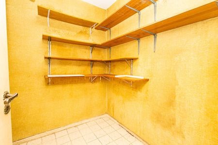 Apartamento à venda com 315m², 4 quartos e 2 vagas Apartamento à venda com 315m², 4 quartos e 2 vagasQuarto de Serviço