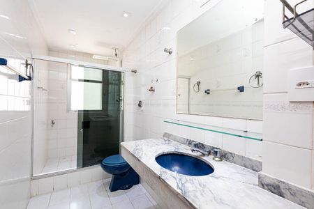 Apartamento à venda com 315m², 4 quartos e 2 vagas Apartamento à venda com 315m², 4 quartos e 2 vagasBanheiro Social