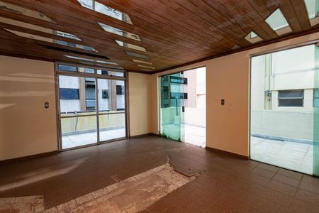 Apartamento à venda com 315m², 4 quartos e 2 vagas Apartamento à venda com 315m², 4 quartos e 2 vagasCobertura