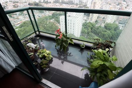 Apartamento à venda com 167m², 4 quartos e 2 vagas Apartamento à venda com 167m², 4 quartos e 2 vagasVaranda 2 Churrasqueira