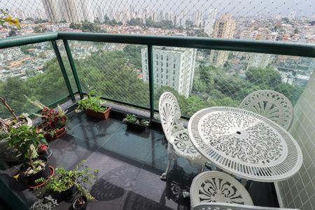 Apartamento à venda com 167m², 4 quartos e 2 vagas Apartamento à venda com 167m², 4 quartos e 2 vagasVaranda 1