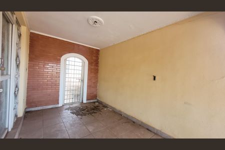 Casa à venda com 256m², 4 quartos e 3 vagas Casa à venda com 256m², 4 quartos e 3 vagasGaragem