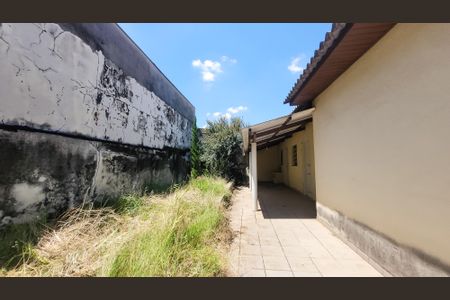 Casa à venda com 256m², 4 quartos e 3 vagas Casa à venda com 256m², 4 quartos e 3 vagasQuintal