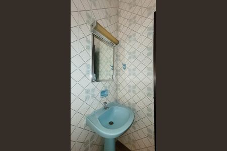 Casa à venda com 256m², 4 quartos e 3 vagas Casa à venda com 256m², 4 quartos e 3 vagasBanheiro Social