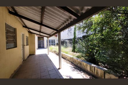 Casa à venda com 256m², 4 quartos e 3 vagas Casa à venda com 256m², 4 quartos e 3 vagasQuintal