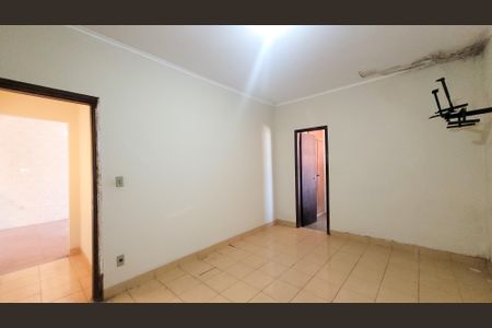 Casa à venda com 256m², 4 quartos e 3 vagas Casa à venda com 256m², 4 quartos e 3 vagasSuite