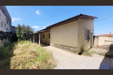 Casa à venda com 256m², 4 quartos e 3 vagas Casa à venda com 256m², 4 quartos e 3 vagasQuintal