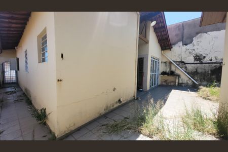 Casa à venda com 256m², 4 quartos e 3 vagas Casa à venda com 256m², 4 quartos e 3 vagasQuintal