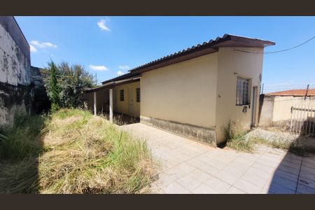 Casa à venda com 256m², 4 quartos e 3 vagas Casa à venda com 256m², 4 quartos e 3 vagasQuintal