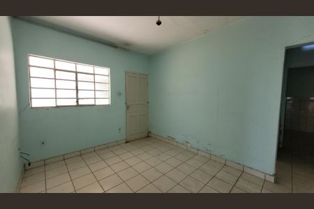 Casa à venda com 256m², 4 quartos e 3 vagas Casa à venda com 256m², 4 quartos e 3 vagasEdícula - Quarto