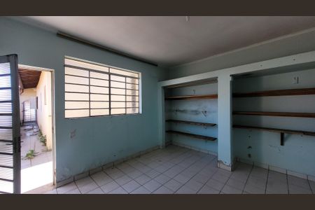 Casa à venda com 256m², 4 quartos e 3 vagas Casa à venda com 256m², 4 quartos e 3 vagasEdícula - Sala