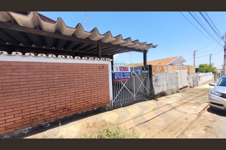 Casa à venda com 256m², 4 quartos e 3 vagas Casa à venda com 256m², 4 quartos e 3 vagasFachada