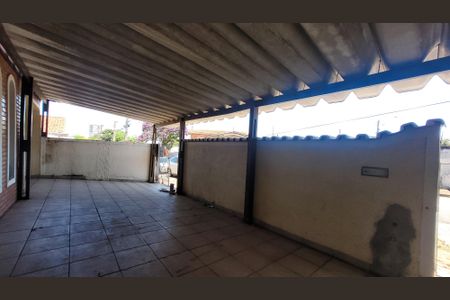 Casa à venda com 256m², 4 quartos e 3 vagas Casa à venda com 256m², 4 quartos e 3 vagasGaragem