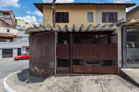 Casa para alugar com 91m², 2 quartos e 1 vaga Casa para alugar com 91m², 2 quartos e 1 vagaFachada