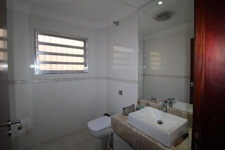 Casa à venda com 315m², 4 quartos e 8 vagasBanheiro 2