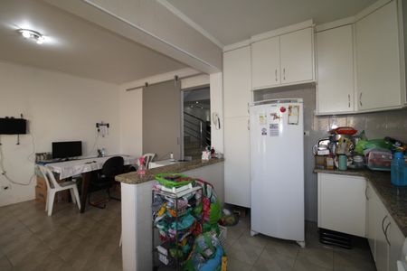 Casa à venda com 315m², 4 quartos e 8 vagasCozinha