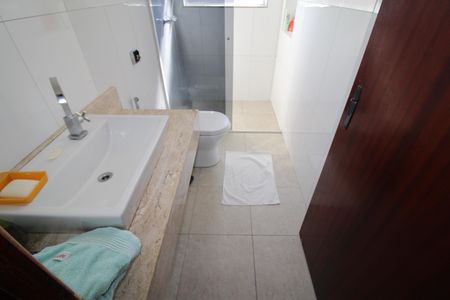 Casa à venda com 315m², 4 quartos e 8 vagasQuarto 1 - Banheiro