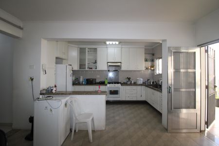 Casa à venda com 315m², 4 quartos e 8 vagasCozinha