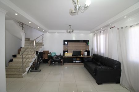 Casa à venda com 315m², 4 quartos e 8 vagasSala