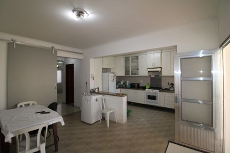 Casa à venda com 315m², 4 quartos e 8 vagasCozinha
