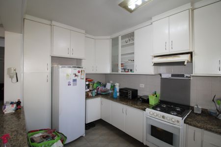 Casa à venda com 315m², 4 quartos e 8 vagasCozinha