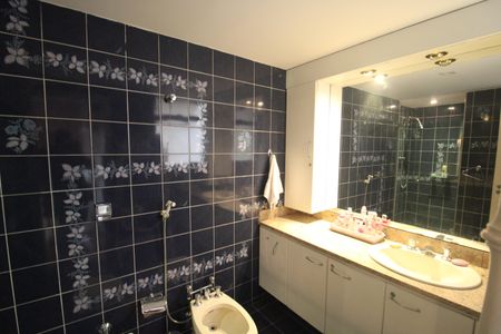Apartamento para alugar com 355m², 4 quartos e 4 vagasQuarto 3 - Banheiro
