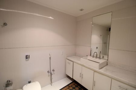 Apartamento para alugar com 355m², 4 quartos e 4 vagasQuarto 2 - Banheiro