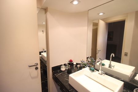 Apartamento para alugar com 355m², 4 quartos e 4 vagasÁrea de Serviço - Banheiro