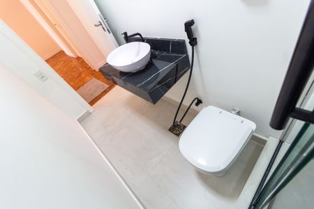 Apartamento à venda com 110m², 2 quartos e 1 vaga Apartamento à venda com 110m², 2 quartos e 1 vagaBanheiro do Corredor