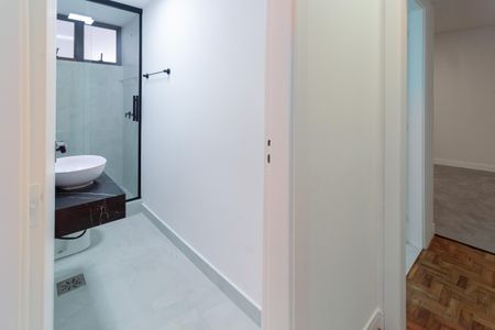 Apartamento à venda com 110m², 2 quartos e 1 vaga Apartamento à venda com 110m², 2 quartos e 1 vagaBanheiro do Corredor