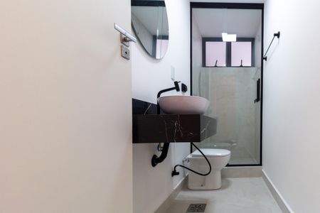 Apartamento à venda com 110m², 2 quartos e 1 vaga Apartamento à venda com 110m², 2 quartos e 1 vagaBanheiro do Corredor