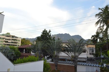 Casa de condomínio para alugar com 170m², 4 quartos e 2 vagas Casa de condomínio para alugar com 170m², 4 quartos e 2 vagasÁrea comum