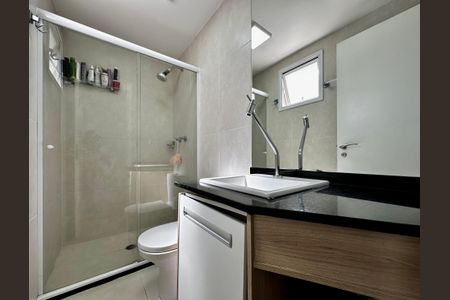 Apartamento à venda com 68m², 2 quartos e 2 vagas Apartamento à venda com 68m², 2 quartos e 2 vagasBanheiro Suíte