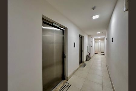 Apartamento à venda com 68m², 2 quartos e 2 vagas Apartamento à venda com 68m², 2 quartos e 2 vagasHall Apartamento