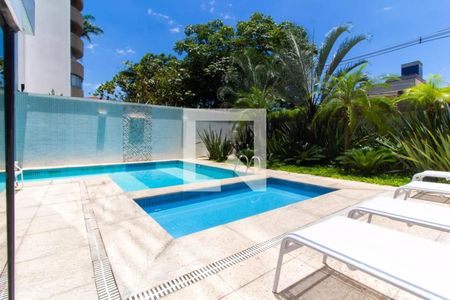 Apartamento para alugar com 173m², 3 quartos e 6 vagas Apartamento para alugar com 173m², 3 quartos e 6 vagasÁrea comum - Piscina