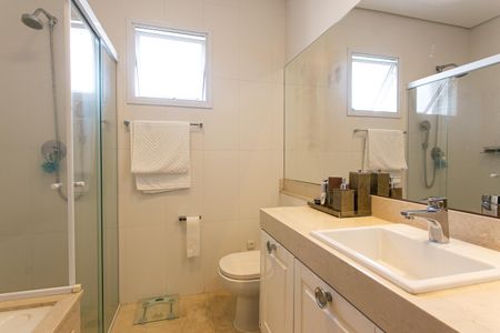 Apartamento para alugar com 173m², 3 quartos e 6 vagas Apartamento para alugar com 173m², 3 quartos e 6 vagasBanheiro da Suíte 1