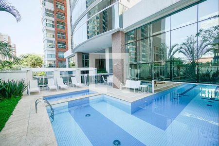 Apartamento para alugar com 173m², 3 quartos e 6 vagas Apartamento para alugar com 173m², 3 quartos e 6 vagasÁrea comum - Piscina