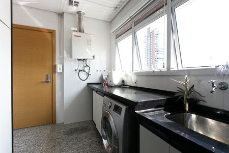 Apartamento para alugar com 173m², 3 quartos e 6 vagas Apartamento para alugar com 173m², 3 quartos e 6 vagasÁrea de Serviço