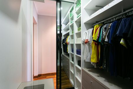 Apartamento para alugar com 173m², 3 quartos e 6 vagas Apartamento para alugar com 173m², 3 quartos e 6 vagasCloset da Suíte 1