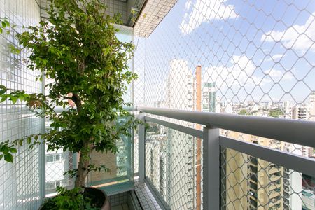 Apartamento para alugar com 173m², 3 quartos e 6 vagas Apartamento para alugar com 173m², 3 quartos e 6 vagasVaranda da Suíte 1