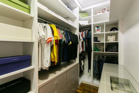 Apartamento para alugar com 173m², 3 quartos e 6 vagas Apartamento para alugar com 173m², 3 quartos e 6 vagasCloset da Suíte 1