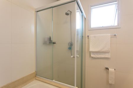 Apartamento para alugar com 173m², 3 quartos e 6 vagas Apartamento para alugar com 173m², 3 quartos e 6 vagasBanheiro da Suíte 1