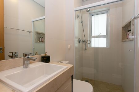 Apartamento para alugar com 173m², 3 quartos e 6 vagas Apartamento para alugar com 173m², 3 quartos e 6 vagasBanheiro da Suíte 2