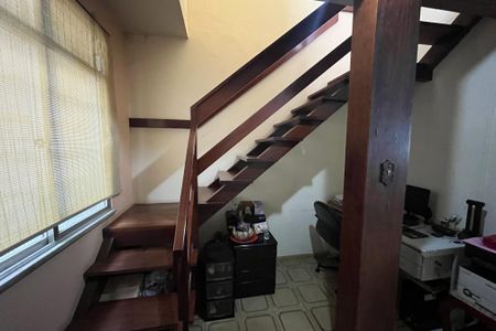 Casa à venda com 260m², 3 quartos e 1 vagaEscadas