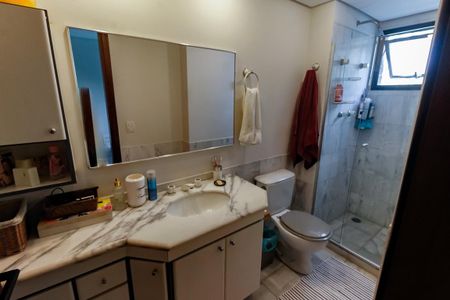 Apartamento à venda com 175m², 5 quartos e 3 vagas Apartamento à venda com 175m², 5 quartos e 3 vagasBanheiro da Suíte 2