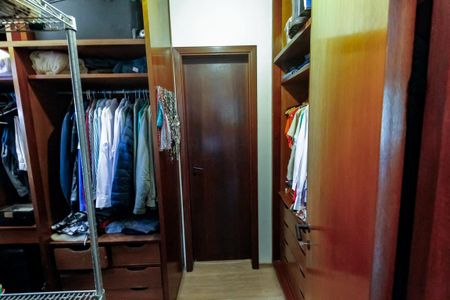 Apartamento à venda com 175m², 5 quartos e 3 vagas Apartamento à venda com 175m², 5 quartos e 3 vagasCloset da suíte 3