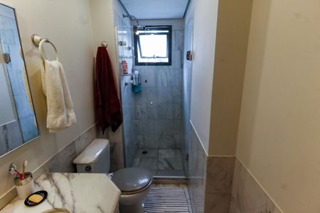 Apartamento à venda com 175m², 5 quartos e 3 vagas Apartamento à venda com 175m², 5 quartos e 3 vagasBanheiro da Suíte 2